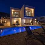 4 Bedroom Amazing In Casa vacanze *