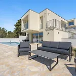 Casa vacanze 4 Bedroom Amazing In *