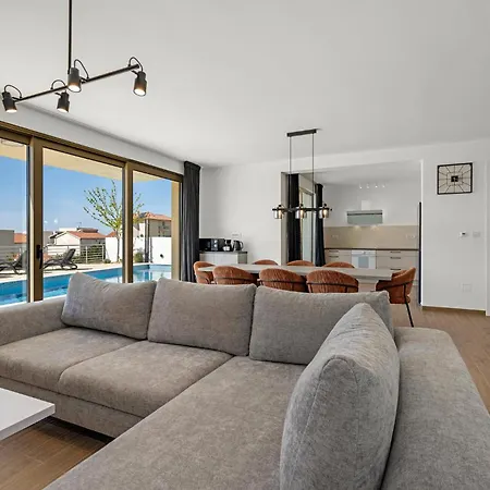 4 Bedroom Amazing In Holiday home Zaboric