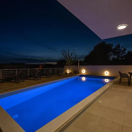 Holiday home 4 Bedroom Amazing In *