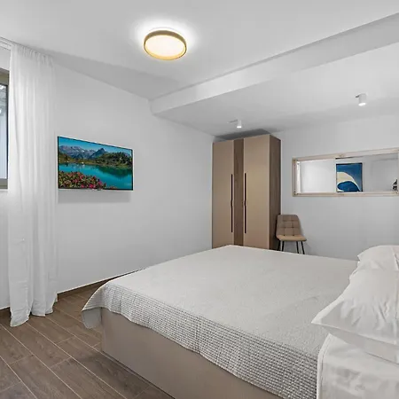 Hébergement de vacances 4 Bedroom Amazing In Žaborić