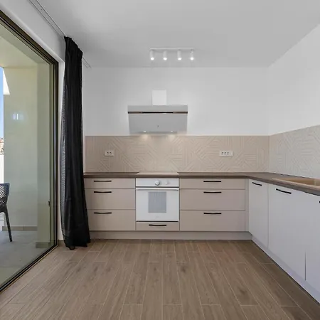 4 Bedroom Amazing In Holiday home