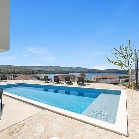 Holiday home 4 Bedroom Amazing In *