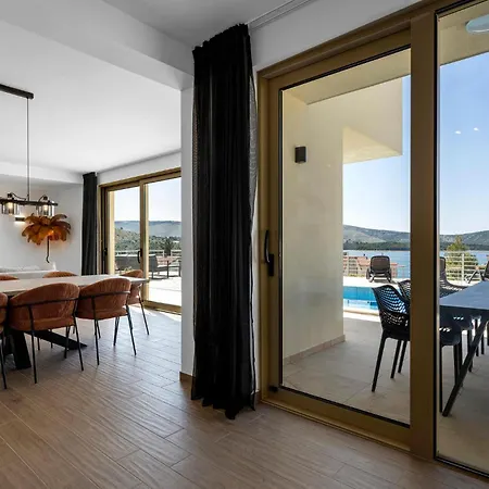 Increíble Casa De 4 En * Žaborić