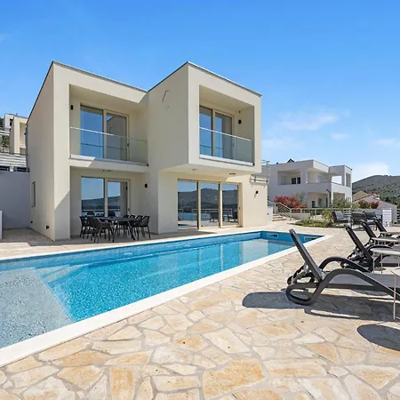 4 Bedroom Amazing In * Zaboric
