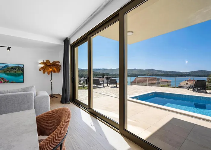 Vikendica 4 Bedroom Amazing In *