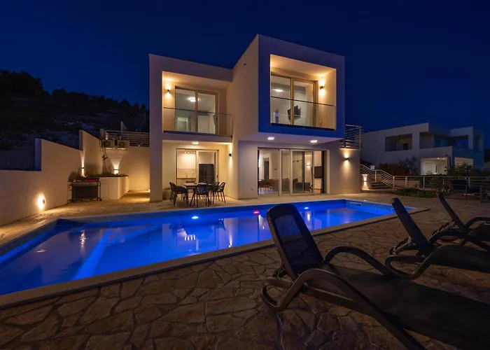 4 Bedroom Amazing In Dom wakacyjny *