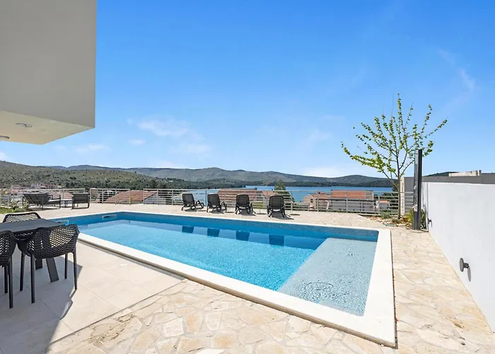 Vikendica 4 Bedroom Amazing In *