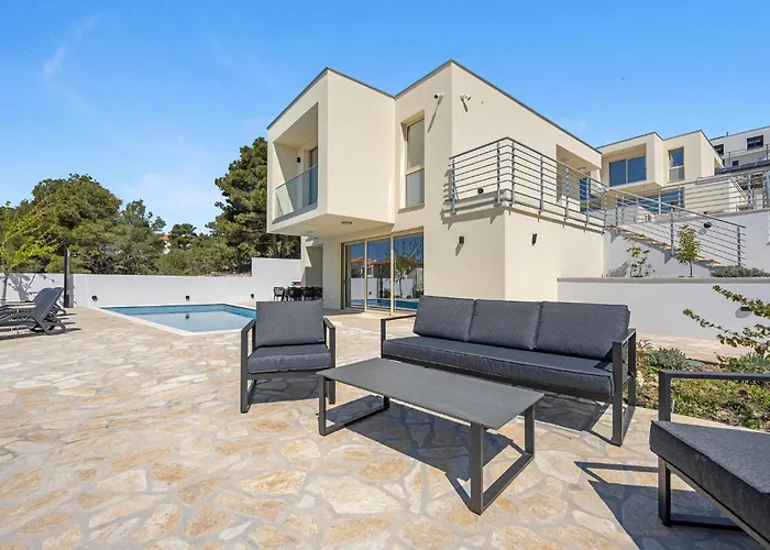 Vikendica 4 Bedroom Amazing In *